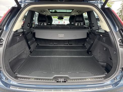 Used 2025 Volvo XC90 B5 Core w/ Protection Package Premier AWD/4WD image 12