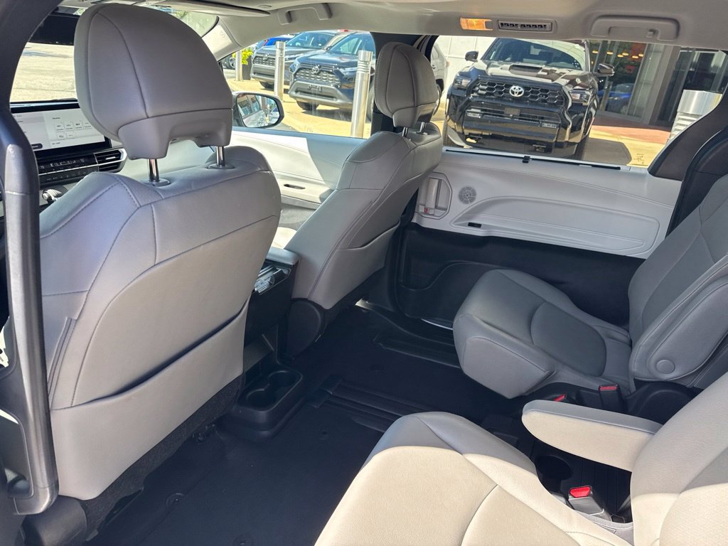 Certified 2026 Toyota Sienna XLE FWD image 17