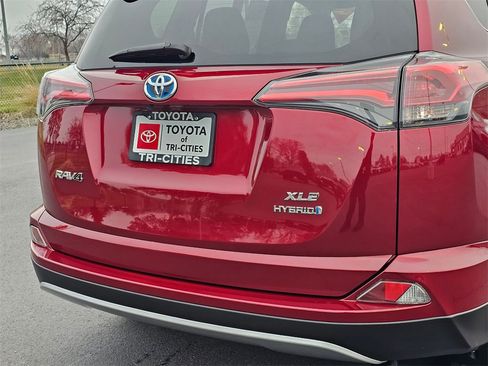 Used 2018 Toyota RAV4 XLE image 13