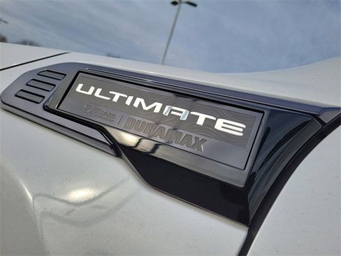 Used 2024 GMC Sierra 2500 Denali Ultimate image 9