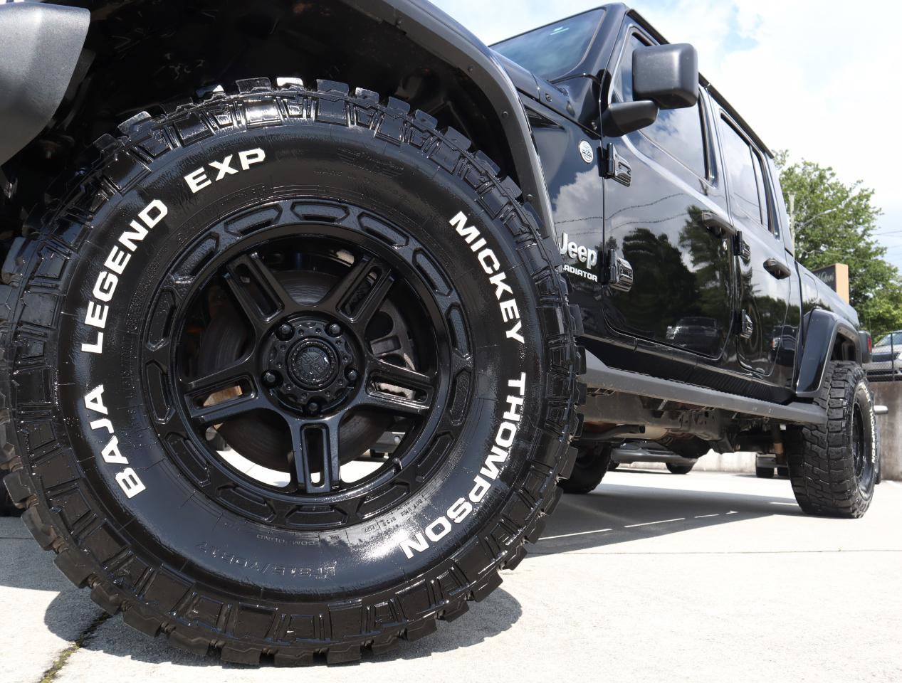 Used 2020 Jeep Gladiator Overland w/ Trailer Tow Package AWD/4WD image 24
