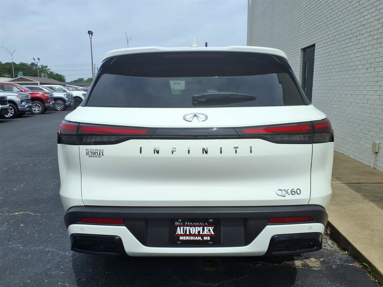 Used 2025 INFINITI QX60 Pure FWD image 4