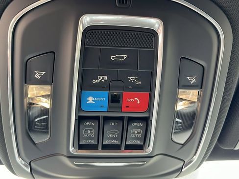 Used 2024 Jeep Wagoneer Series II image 15