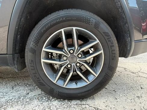 Used 2020 Jeep Grand Cherokee Laredo w/ 18" Wheel & 8.4" Radio Group RWD image 22