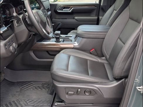 Used 2025 Chevrolet Silverado 1500 LT Trail Boss w/ Convenience Package II AWD/4WD image 12