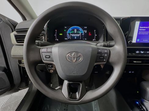 Used 2025 Toyota Camry LE FWD image 18