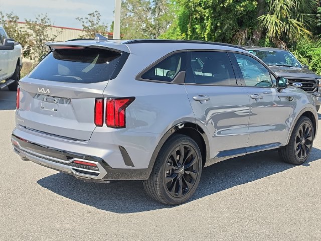 Certified 2023 Kia Sorento SX FWD image 4