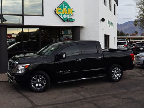 Used 2020 Nissan Titan SV w/ SV Convenience Package image 4