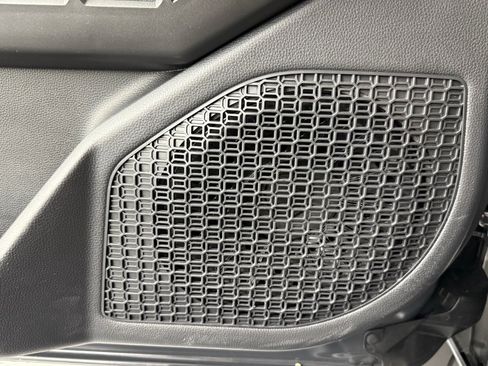 Used 2025 Toyota Tacoma Trailhunter image 17