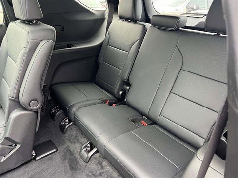 Certified 2025 Chevrolet Traverse LT w/ Sun and Wheel Package image 10