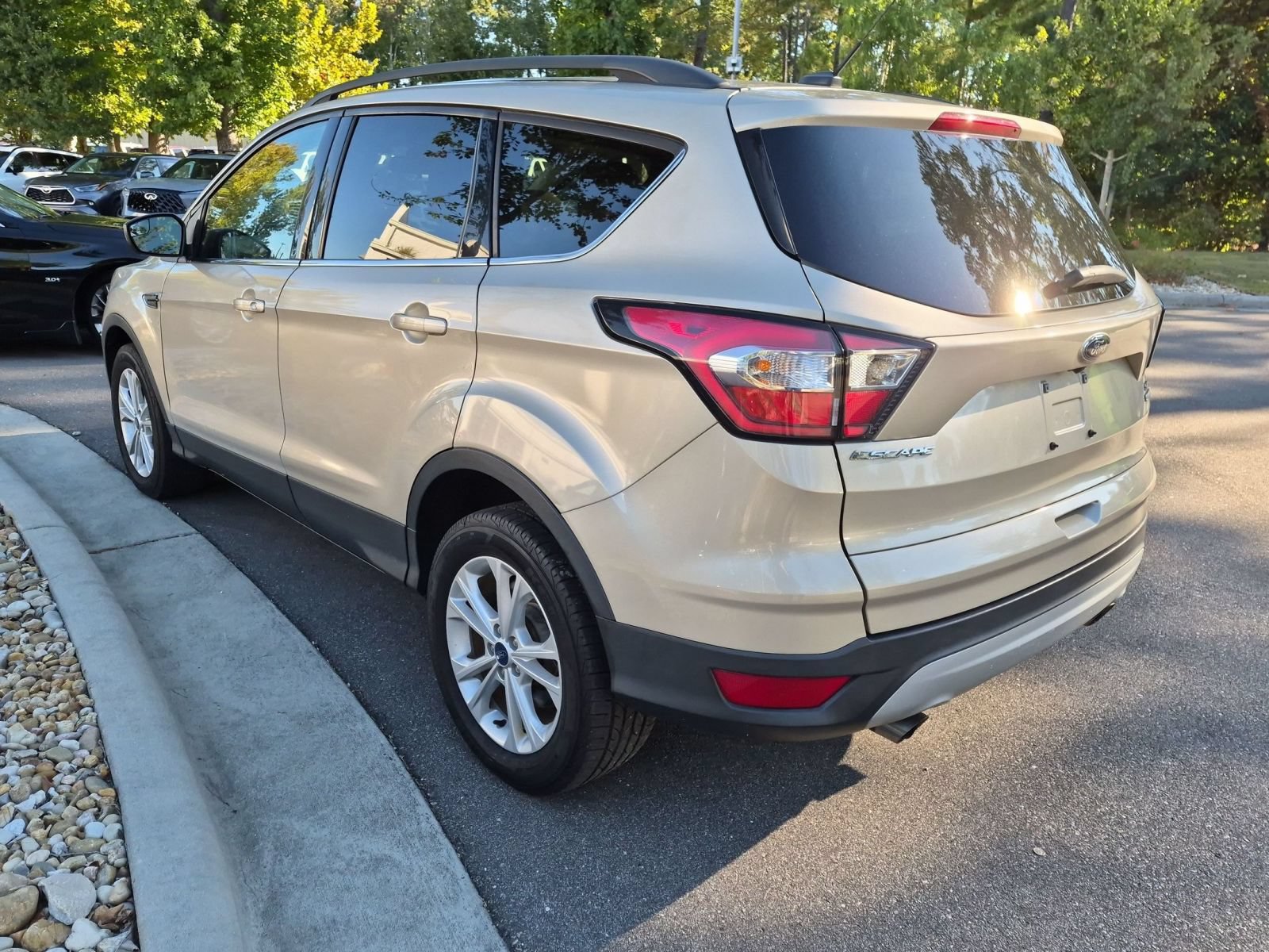 Used 2018 Ford Escape SE AWD/4WD image 5
