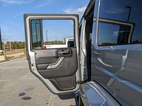 Used 2017 Jeep Wrangler Unlimited Sahara w/ Connectivity Group image 46