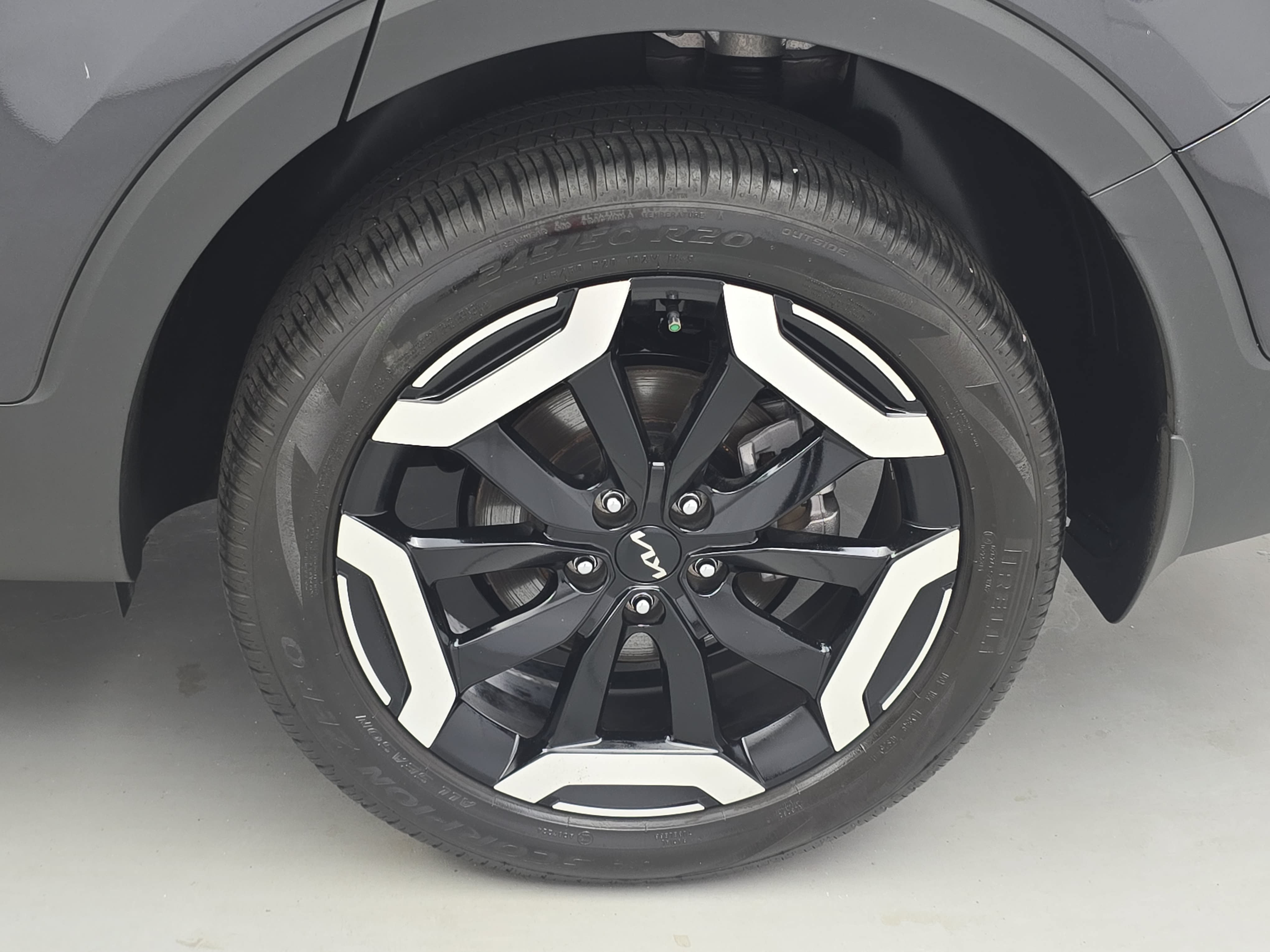 Used 2025 Kia Telluride EX w/ EX Captain's Chair Package FWD image 35