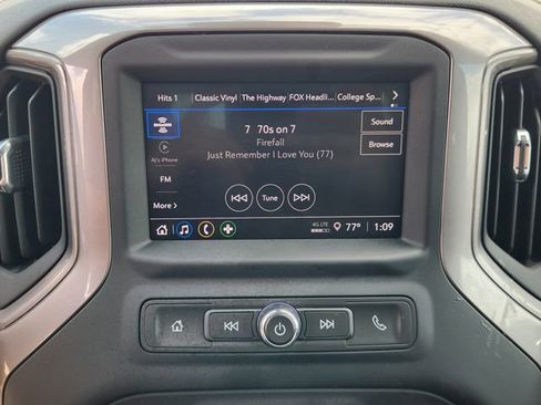 Used 2024 Chevrolet Silverado 1500 Custom image 16