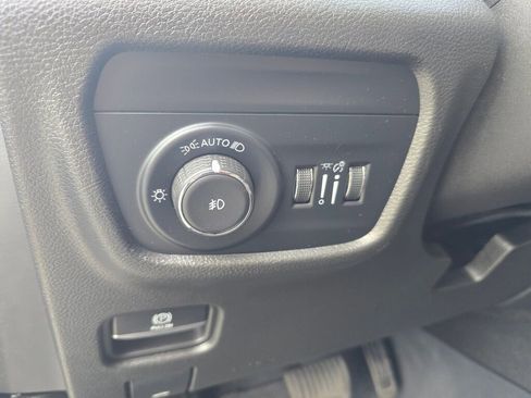 Used 2023 Jeep Grand Cherokee Limited image 20