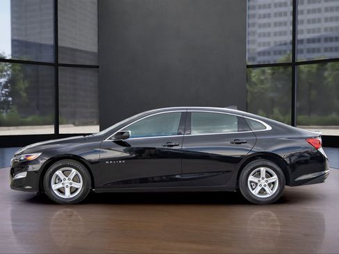Used 2024 Chevrolet Malibu LS image 2