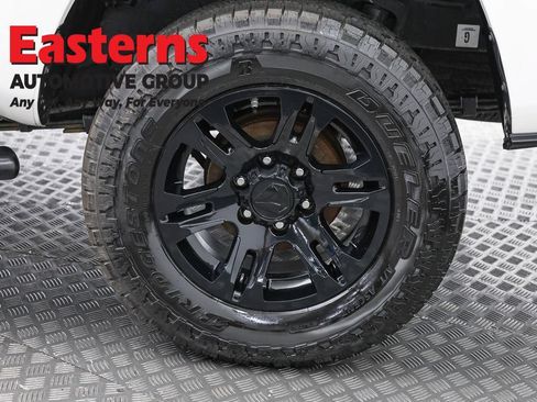 Used 2021 Toyota Tacoma SR AWD/4WD image 33