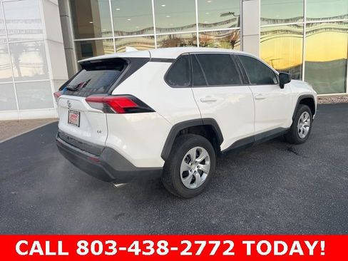 Used 2022 Toyota RAV4 LE image 3