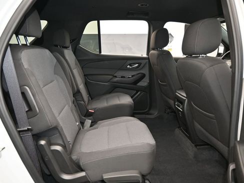 Used 2023 Chevrolet Traverse LT image 39