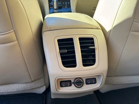 Used 2018 Ford Taurus Limited image 13