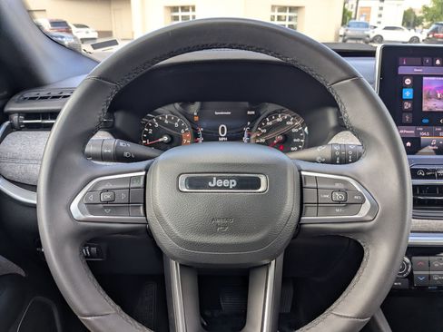 Used 2024 Jeep Compass Latitude AWD/4WD image 18