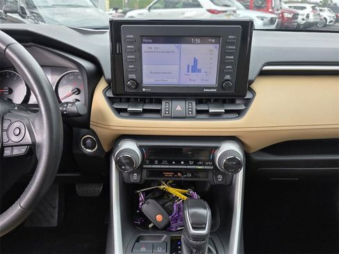 Used 2020 Toyota RAV4 XLE Premium image 27