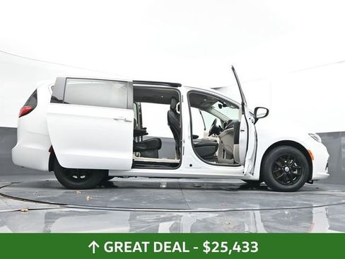 Used 2024 Chrysler Pacifica Touring-L FWD image 78
