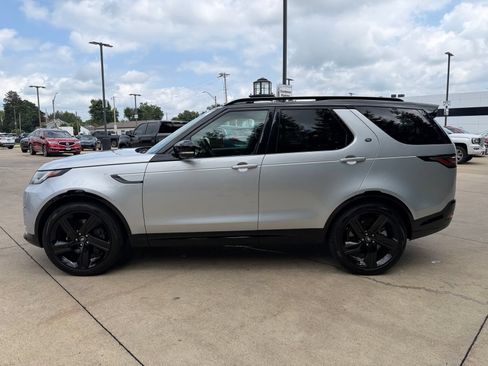 Used 2024 Land Rover Discovery Dynamic SE AWD/4WD image 8