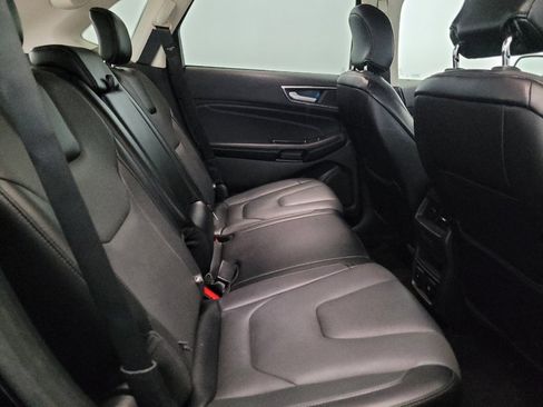 Used 2018 Ford Edge Titanium w/ Equipment Group 302A AWD/4WD image 19