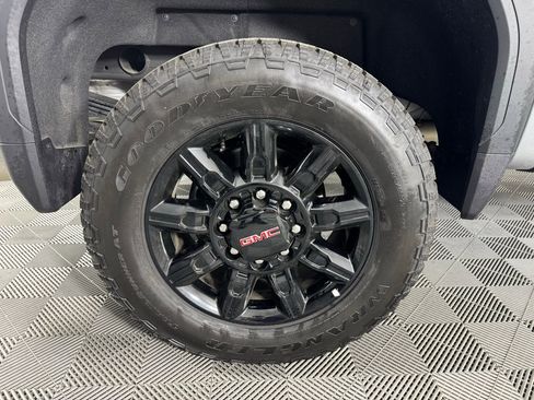 Used 2025 GMC Sierra 2500 AT4 image 35