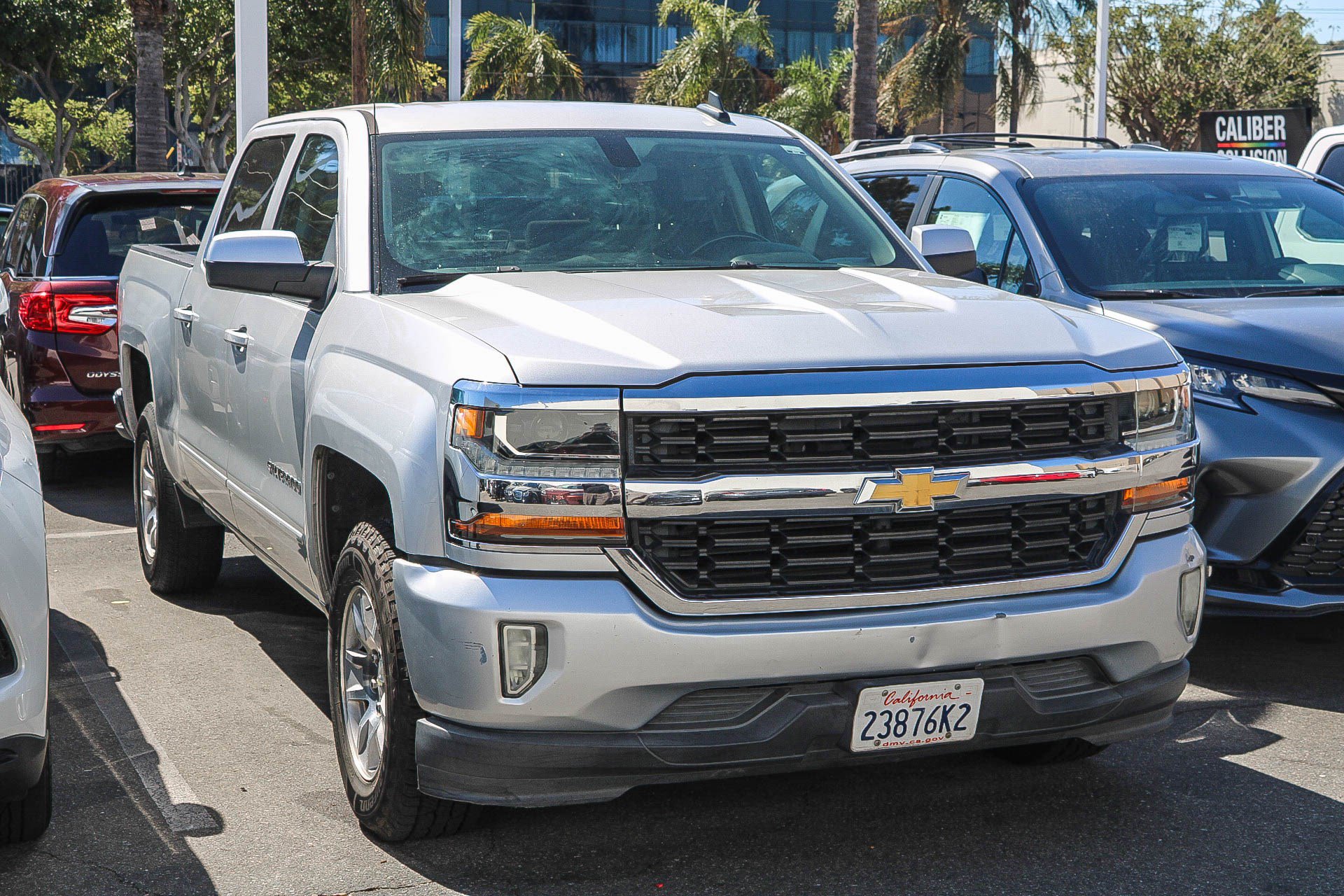 Used 2018 Chevrolet Silverado 1500 LT w/ LT Eassist Package RWD image 3