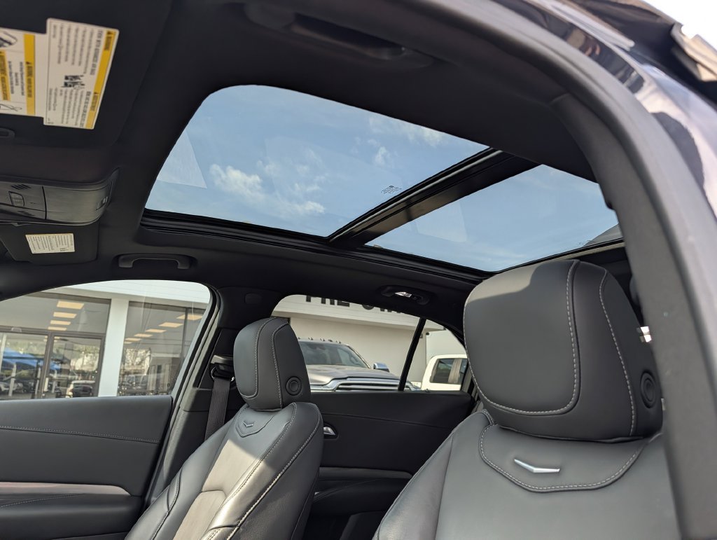 Used 2025 Cadillac XT4 Premium Luxury w/ Cold Weather Package FWD image 28