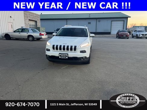Used 2017 Jeep Cherokee Latitude w/ Cold Weather Group image 4