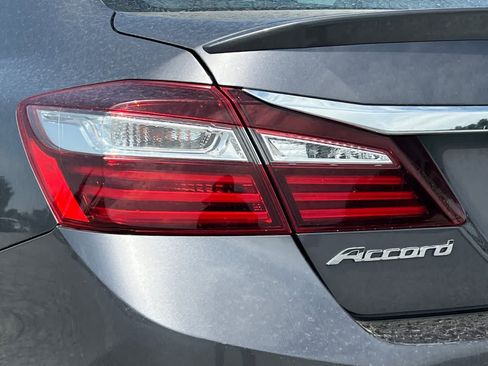 Used 2017 Honda Accord Sport image 13