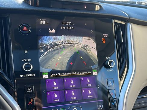 Used 2020 Subaru Outback Limited image 17