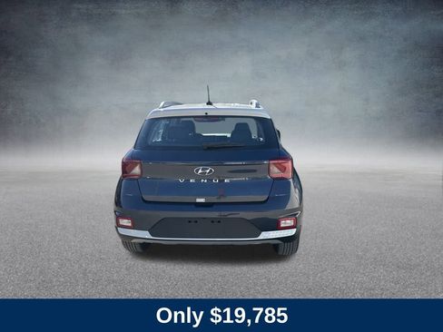 Used 2024 Hyundai Venue Limited image 4