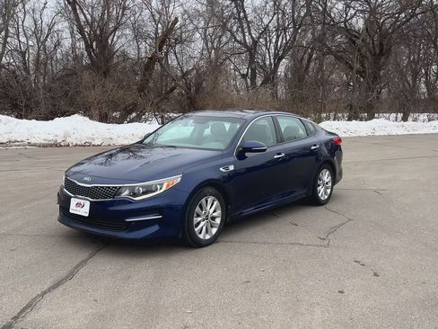 Used 2017 Kia Optima EX w/ Premium Package image 5