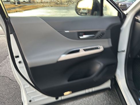 Used 2021 Toyota Venza Limited image 14