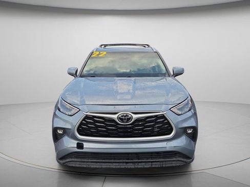 Used 2022 Toyota Highlander XLE FWD image 4