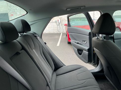 Used 2025 Hyundai Elantra SEL image 38