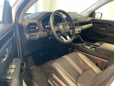 Certified 2025 Honda Pilot Touring image 6
