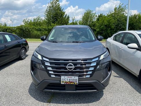 Used 2024 Nissan Rogue S AWD/4WD image 3