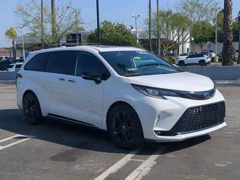 Used 2024 Toyota Sienna XSE FWD image 9