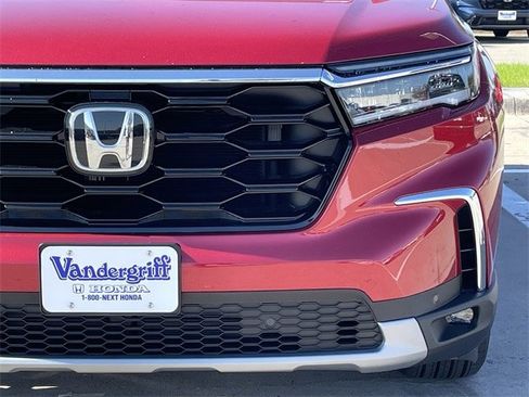 New 2025 Honda Pilot Touring image 8