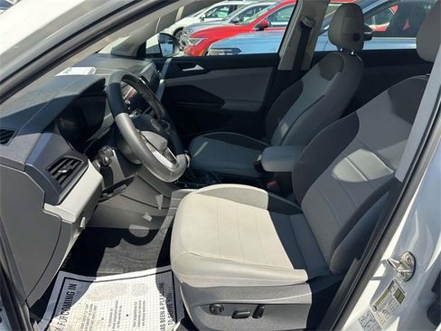 Certified 2022 Volkswagen Taos SE image 12