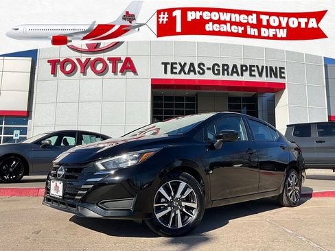 Used 2025 Nissan Versa SV image 1