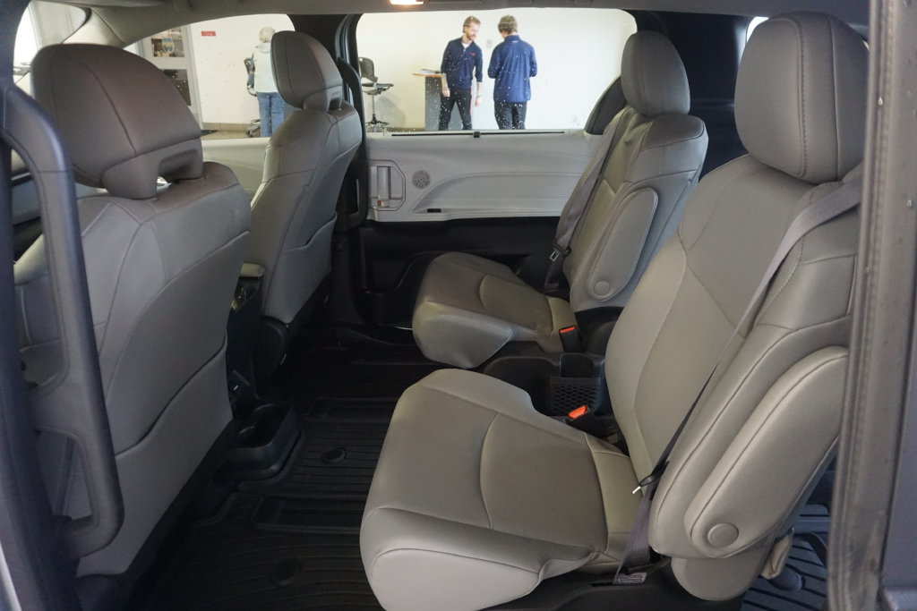 Used 2025 Toyota Sienna XLE w/ XLE Plus Package AWD/4WD image 22