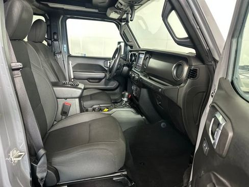 Used 2023 Jeep Wrangler Unlimited w/ Sun & Screen Package image 28