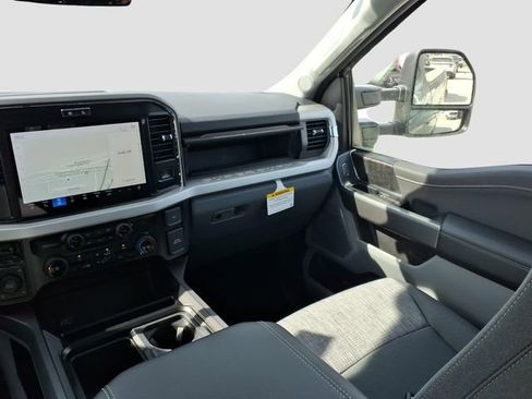 New 2026 Ford F250 XLT w/ XLT Premium Package AWD/4WD image 9