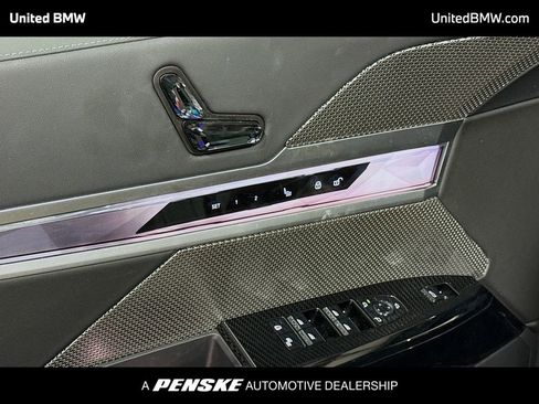 Used 2023 BMW 740i image 3